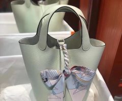 エルメス ブログ ピコタンロック PM ニューホワイト/ヴェールフィズ トリヨンクレマンス シルバー金具 K刻印