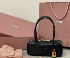 Miu Miu ボー レザー バッグ ブラック 5BB173_2CRW_F0002 Miumiu. バッグ 値段