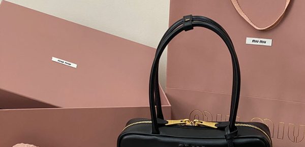 Miu Miu ボー レザー バッグ ブラック 5BB173_2CRW_F0002 Miumiu. バッグ 値段