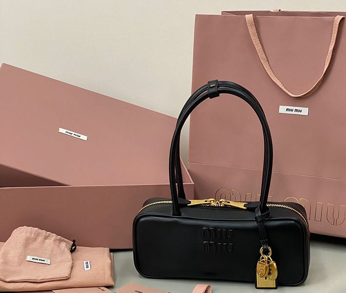 Miu Miu ボー レザー バッグ ブラック 5BB173_2CRW_F0002 Miumiu. バッグ 値段