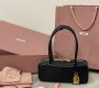Miu Miu ボー レザー バッグ ブラック 5BB173_2CRW_F0002 Miumiu. バッグ 値段