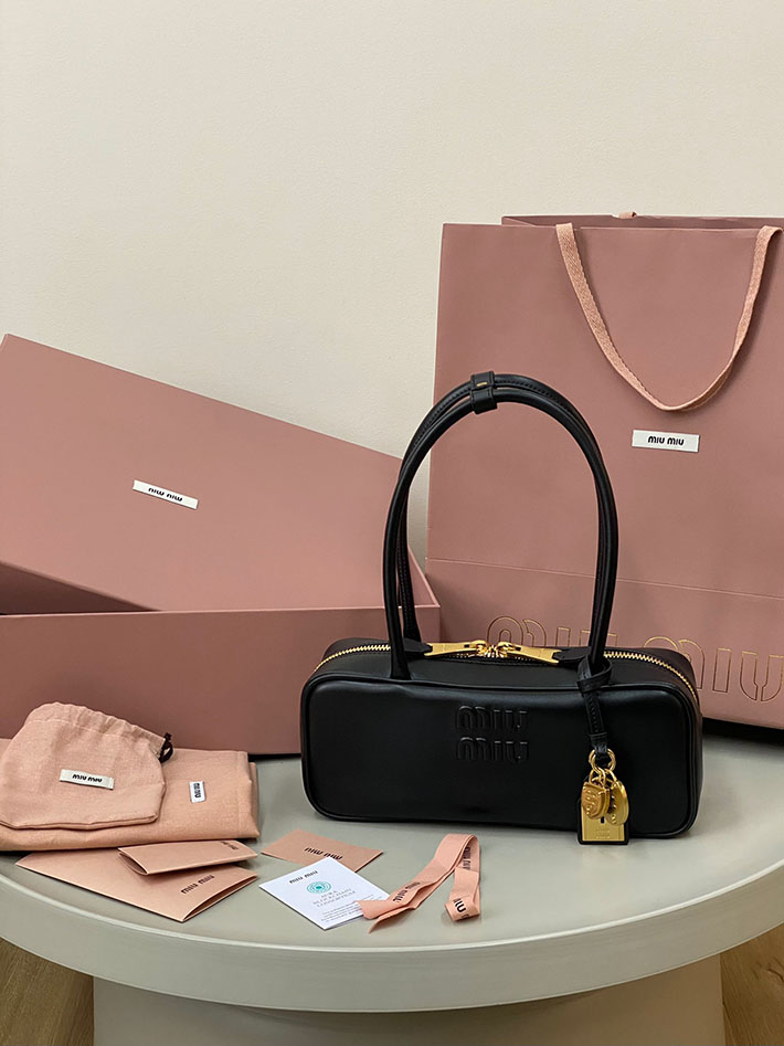 Miumiu. バッグ 値段