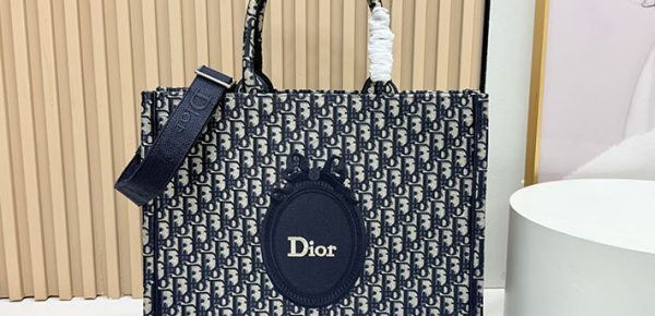 Dior Book Tote ストラップ付きバッグ ミディアム ブックトート Dior Book Tote ディオール トートバッグ アウトレット