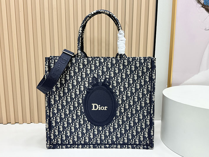Dior Book Tote ストラップ付きバッグ ミディアム ブックトート Dior Book Tote ディオール トートバッグ アウトレット